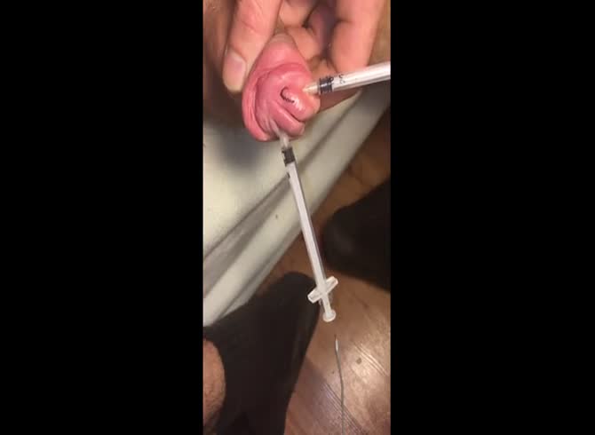 Video :Kinky dude injecting his dick all over with injections